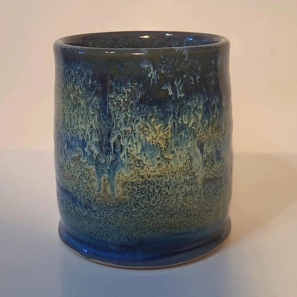 Art Studio pottery mug - Picture 2 of 5